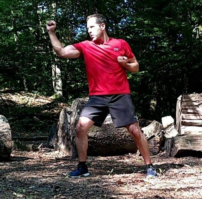 Forms training outside during running